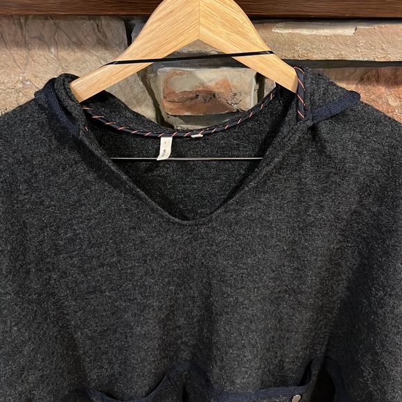 Moth Anthropologie Grey 100% Wool Poncho Hoodie - Picture 2 of 8